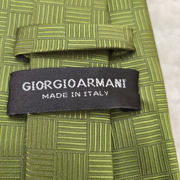 𝅺Giorgio Armani olive green 💯% silk tie, 59 inches long - Picture 3 of 5